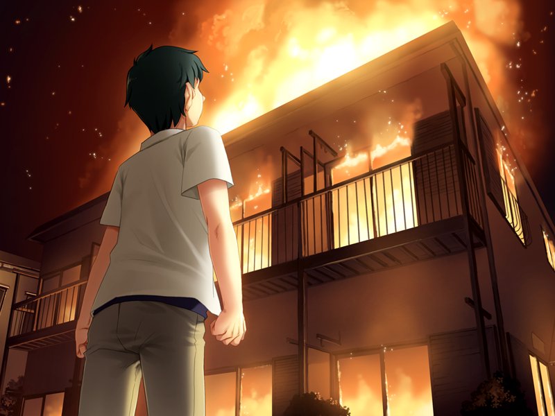 燃えさかる家をみて呆然とする隆一