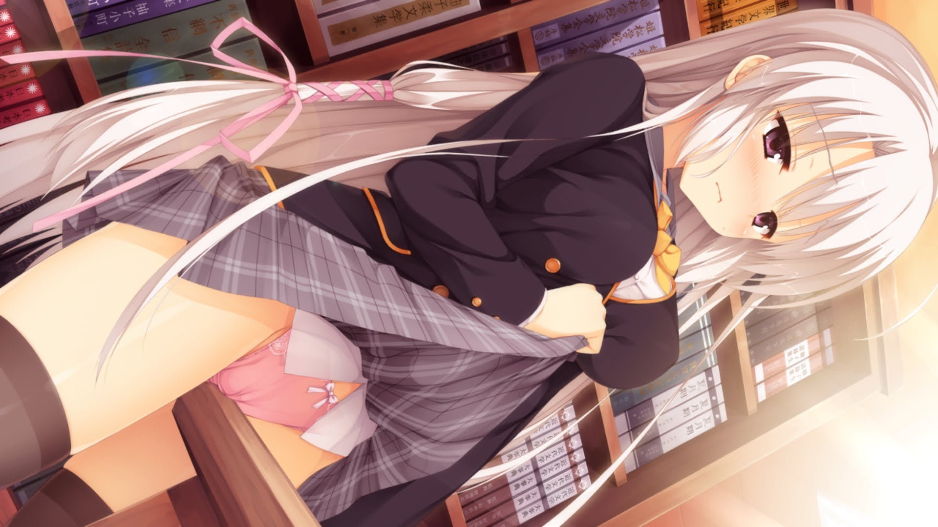 綾地寧々の机の角オナニー